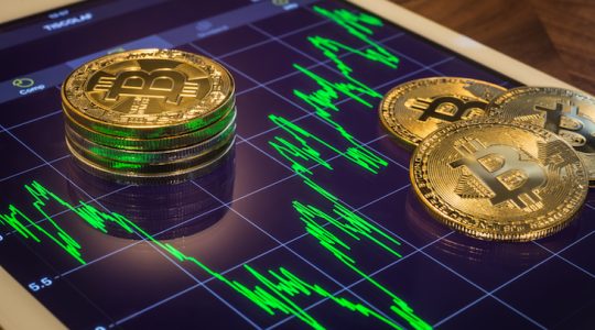 Bitcoin extiende el rally y llega a máximos de 18 meses
