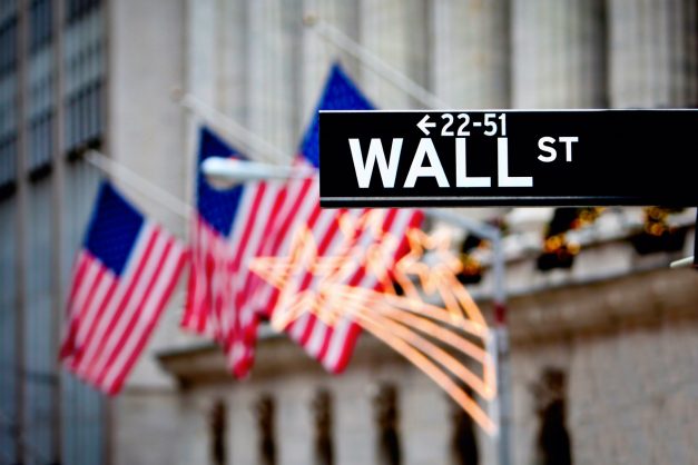 Mercado en EE.UU. despierta con retornos negativos tras reportes corporativos